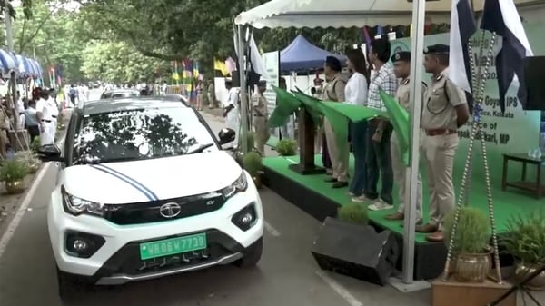 Kolkata Police has added 17 new Tata Nexon EVs to its electric vehicle fleet on the occasion of World Environment Day on June 5. (Photo courtesy: Twitter/@KolkataPolice)