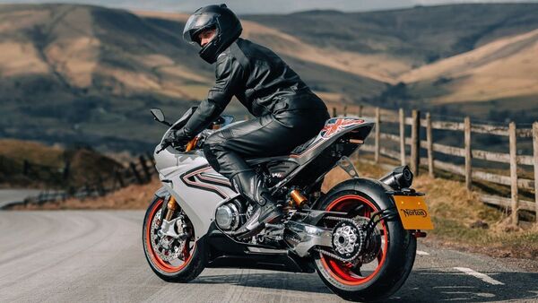New Norton V4SV comes with an extensive carbon fibre elements across the body to reduce weight.
