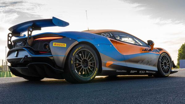 The McLaren Artura GT4 weighs 130 kg more than the standard street Artura.