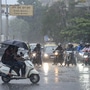Several key roads have been inundated as heavy showers persist in Mumbai. (PTI)