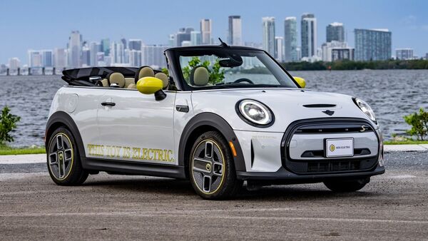 BMW MINI Cooper SE Convertible makes debut as electric convertible