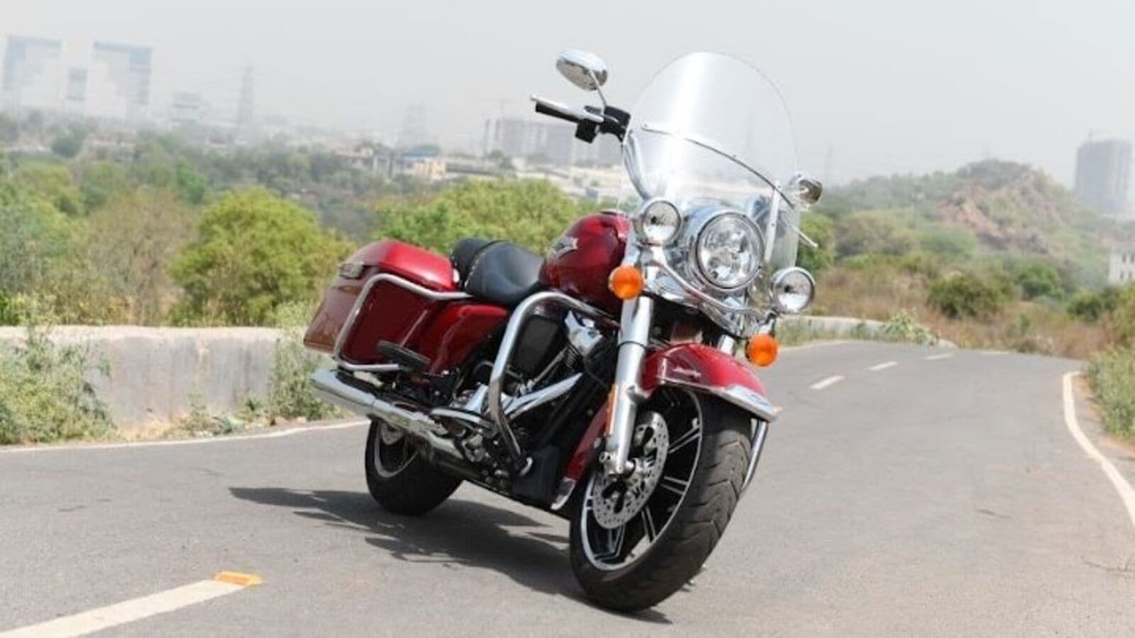 In Pics 21 Harley Davidson Road King Road Test Review