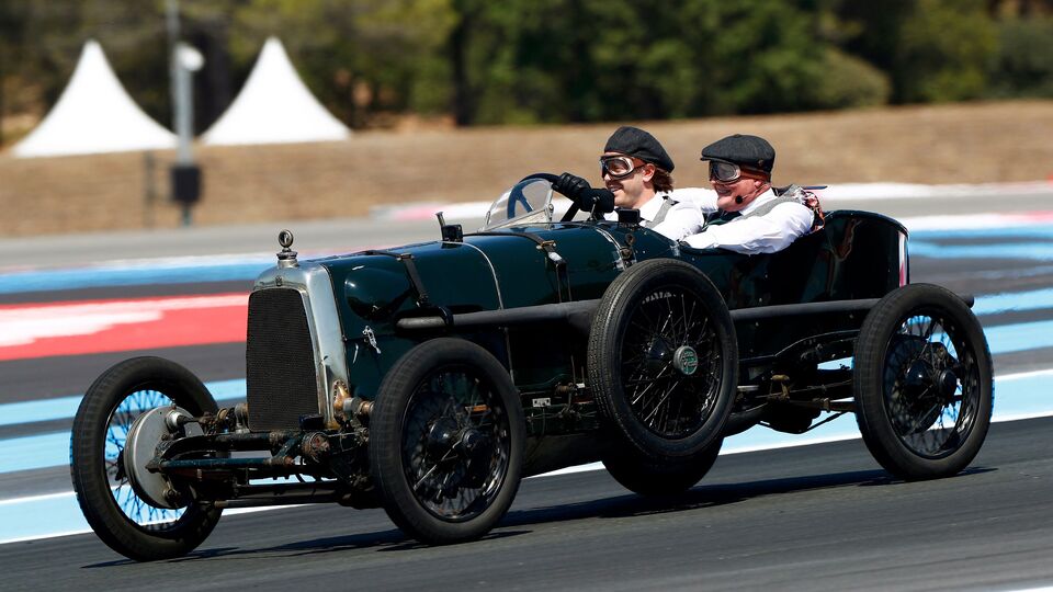 Sebastian_Vettel_drives_Green_
