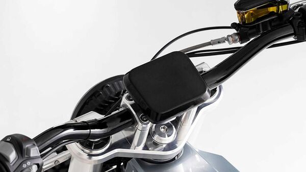 Switch eScrambler gets a minimalist and compact fully digital dashboard. Switch eScrambler gets a minimalist and compact fully digital dashboard.