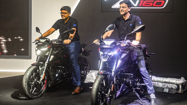 Bajaj two on sale wheeler electric