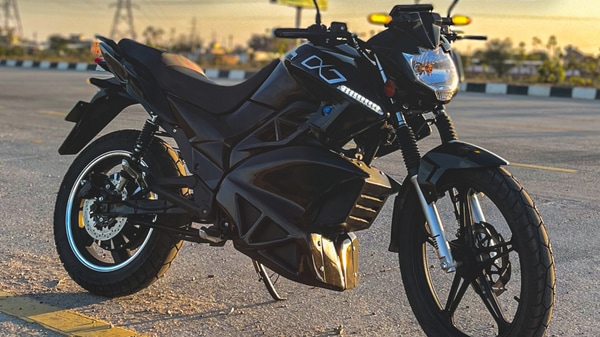 The HOP OXO is a city commuter electric bike rivalling the Revolt RV400 and Oben Rorr HOP OXO
