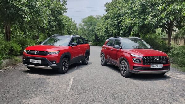Maruti Suzuki Vitara sports a single 1.5-litre K15 petrol engine which has been paired with Smart Hybrid Technology. Brezza offers around 100 hp output and peak torque of 136.8 Nm. It offers a six-speed automatic transmission unit and a five-speed manual stick. On the other hand, Hyundai Venue comes with three powertrain options. These are a 1.2-litre Kappa MPi petrol engine, a 1.0-litre turbocharged Kappa GDi petrol motor and a 1.5-litre U2 CRDi diesel unit. The 1.2-litre petrol powertrain produces power of 81 hp and 113.8 Nm while the 1.0-litre turbocharged petrol engine generates 118 PS with 172 Nm torque. The 1.5-litre diesel engine generates 98 hp and torque of 240 Nm. Maruti Suzuki Vitara sports a single 1.5-litre K15 petrol engine which has been paired with Smart Hybrid Technology. Brezza offers around 100 hp output and peak torque of 136.8 Nm. It offers a six-speed automatic transmission unit and a five-speed manual stick. On the other hand, Hyundai Venue comes with three powertrain options. These are a 1.2-litre Kappa MPi petrol engine, a 1.0-litre turbocharged Kappa GDi petrol motor and a 1.5-litre U2 CRDi diesel unit. The 1.2-litre petrol powertrain produces power of 81 hp and 113.8 Nm while the 1.0-litre turbocharged petrol engine generates 118 PS with 172 Nm torque. The 1.5-litre diesel engine generates 98 hp and torque of 240 Nm.