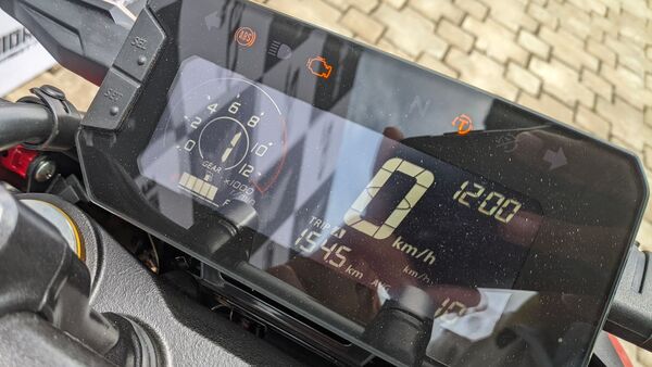 The instrument cluster shows a lot of information and gets 5-step brightness adjustability also. The instrument cluster shows a lot of information and gets 5-step brightness adjustability also.