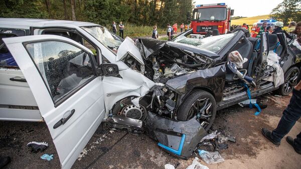 A BMW iX electric SUV was involved in a fatal crash in Germany. At least one person died and nine others were injured in the incident. (Photo courtesy: Twitter/@alex_avoigt)