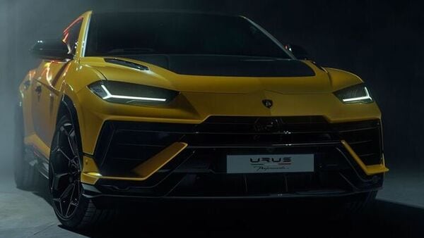 The Lamborghini Urus Performante SUV gets deep cuts in the hood lines down to the new front bumper. The bonnet of the car is much more prominent and it also includes air outlets which have been forged from lightweight carbon fibre. The front air-intakes deliver increased engine cooling. 