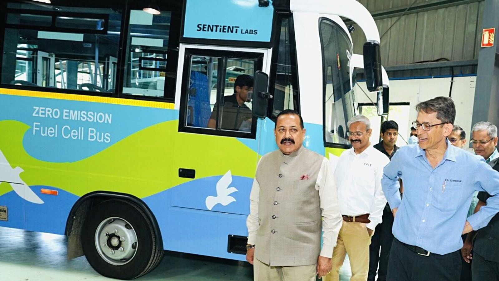 India's First Indigenously Developed Hydrogen Fuel Cell Bus Unveiled In ...