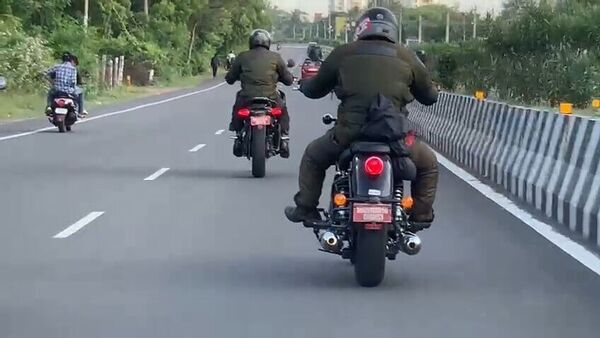 Royal Enfield Super Meteor 650 gets an LED tail lamp similar to Meteor 350, (Photo courtesy: Instagram/happinessperkm) Royal Enfield Super Meteor 650 gets an LED tail lamp similar to Meteor 350, (Photo courtesy: Instagram/happinessperkm)