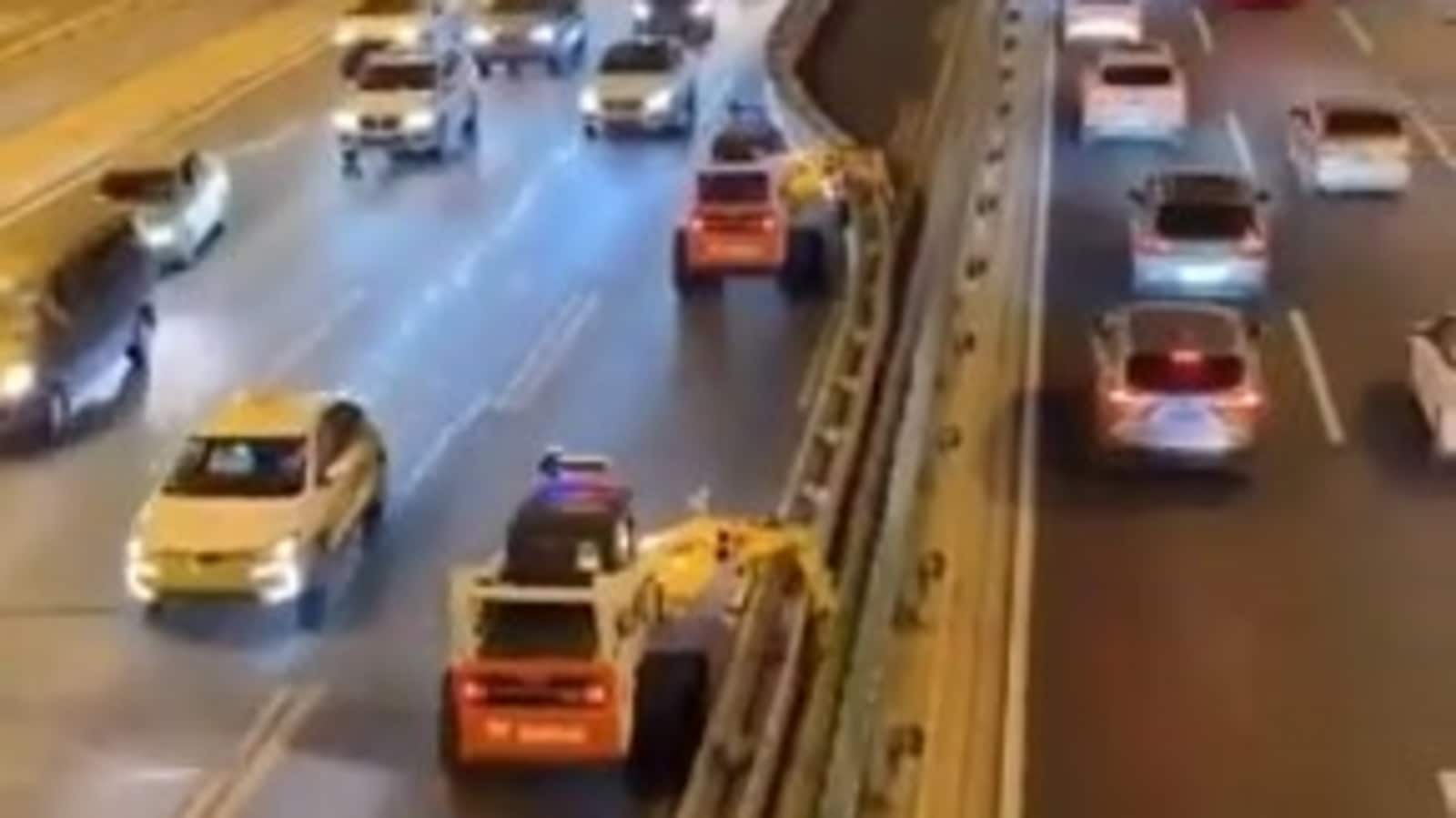 Watch: This is how Beijing resolves traffic jam | HT Auto