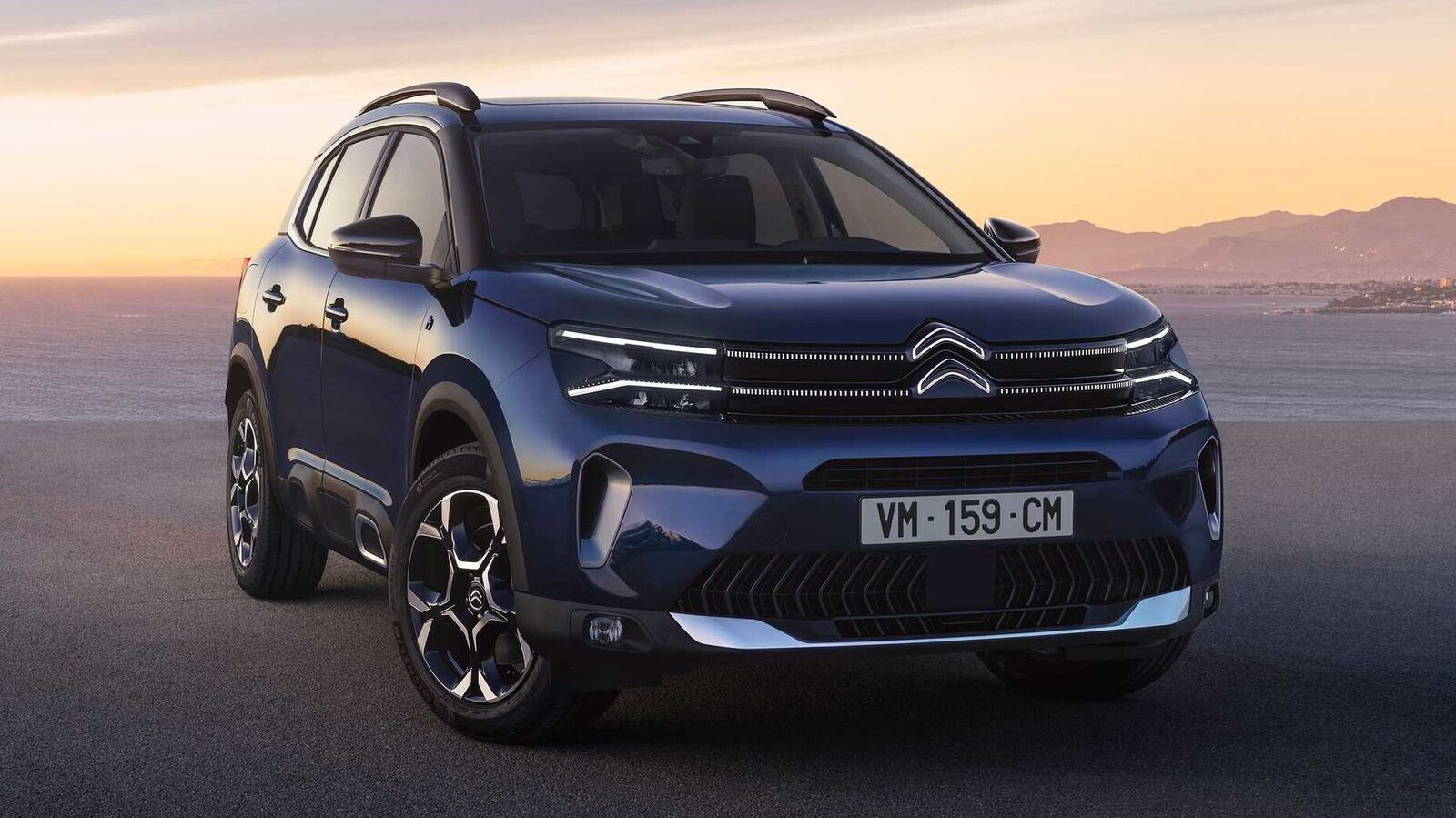Citroen C5 Aircross facelift SUV teased, to launch soon in India