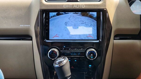 The nine-ich infotainment screen of the Mahindra Scorpio Classic SUV also supports screen mirroring. The nine-ich infotainment screen of the Mahindra Scorpio Classic SUV also supports screen mirroring.