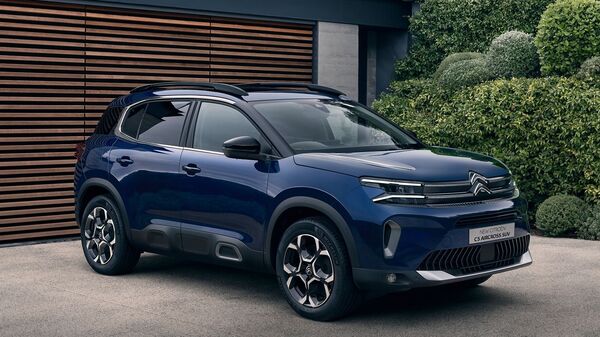The C5 Aircross facelift looks sharper and meaner than the pre-facelift version.