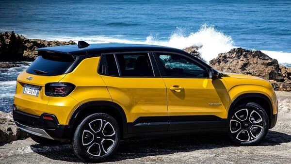 Jeep says that the Avenger will have good ground clearance as well as breakover and approach angles. Jeep says that the Avenger will have good ground clearance as well as breakover and approach angles.