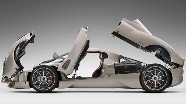In pics: Pagani Utopia hypercar with 864 hp and a manual gearbox
