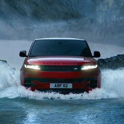 Land Rover will also be bringing all-electric version in 2024.