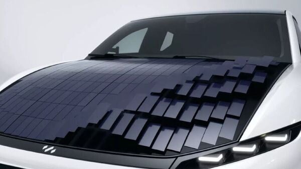 The Lightyear 0's hood and entire top are covered in solar panels that extend the EV's range by around 70 km in ideal sunny conditions. (Lightyear One)