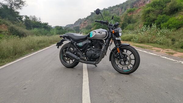 The Hunter 350 comes with alloy wheels on the Metro variant. The Hunter 350 comes with alloy wheels on the Metro variant.