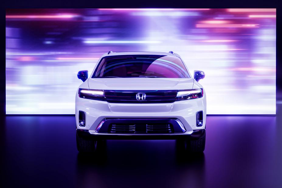 ఈ Honda Prologue, కంపెనీ మొట్టమొదటి పూర్తి ఎలక్ట్రిక్ SUV. ఇది 2024లో మార్కెట్లోకి రాబోతుంది.