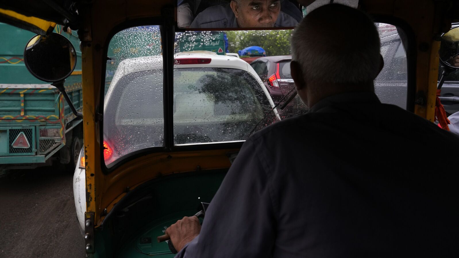 Delhi Rains Slam Brakes On Traffic Ht Auto