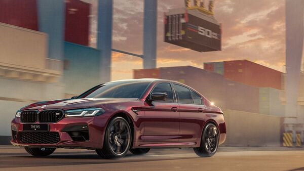 The BMW M5 50 Jahre M Edition is painted in an exclusive paint color.