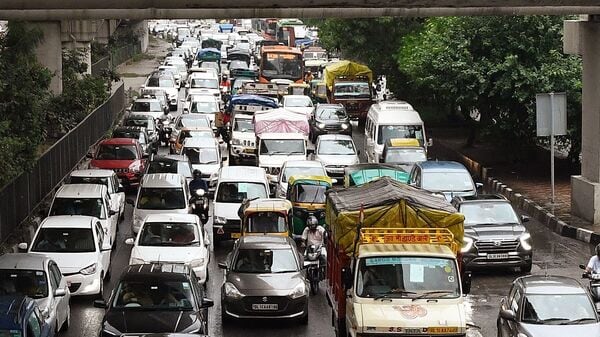 File photo of vehicles stuck in traffic used for representational purpose only (ANI)
