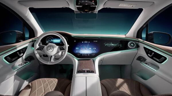 Take a look at the dashboard layout inside the Mercedes EQE SUV.