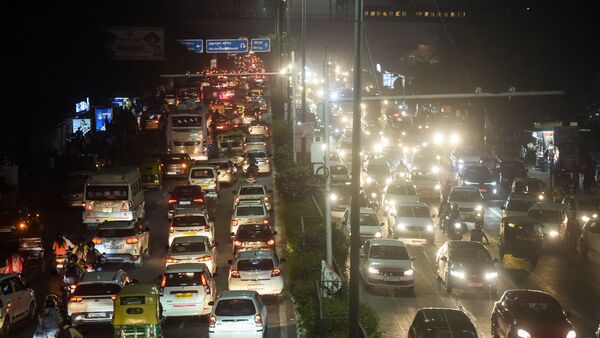 A view of the evening traffic congestion near Akshardham temple, in New Delhi, India, on Saturday, October 22, 2022. (Photo by Raj K Raj/ Hindustan Times)