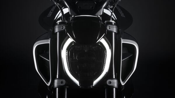 The front LED headlamp and daytime running lamp has also been revised. The front LED headlamp and daytime running lamp has also been revised.