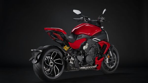 There will be two colours on offer, Ducati Red and Thrilling Black. There will be two colours on offer, Ducati Red and Thrilling Black.
