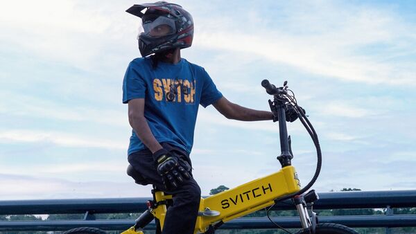Svitch Bike's LITE XE electric bike comes with a handlebar, safety bar and adjustable suspension. 