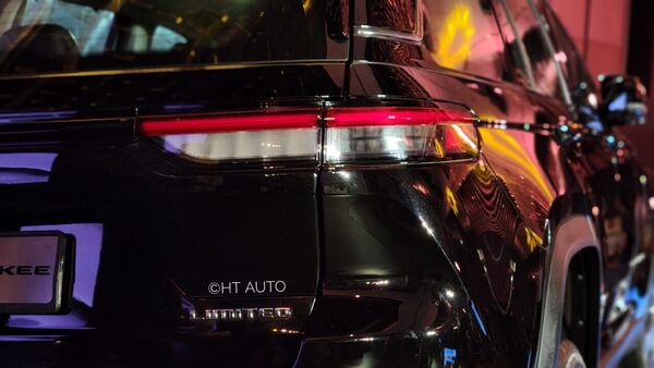 The new Grand Cherokee comes with 533 mm of water-wading capability, and it has 215 mm of ground clearance, The new Grand Cherokee comes with 533 mm of water-wading capability, and it has 215 mm of ground clearance,