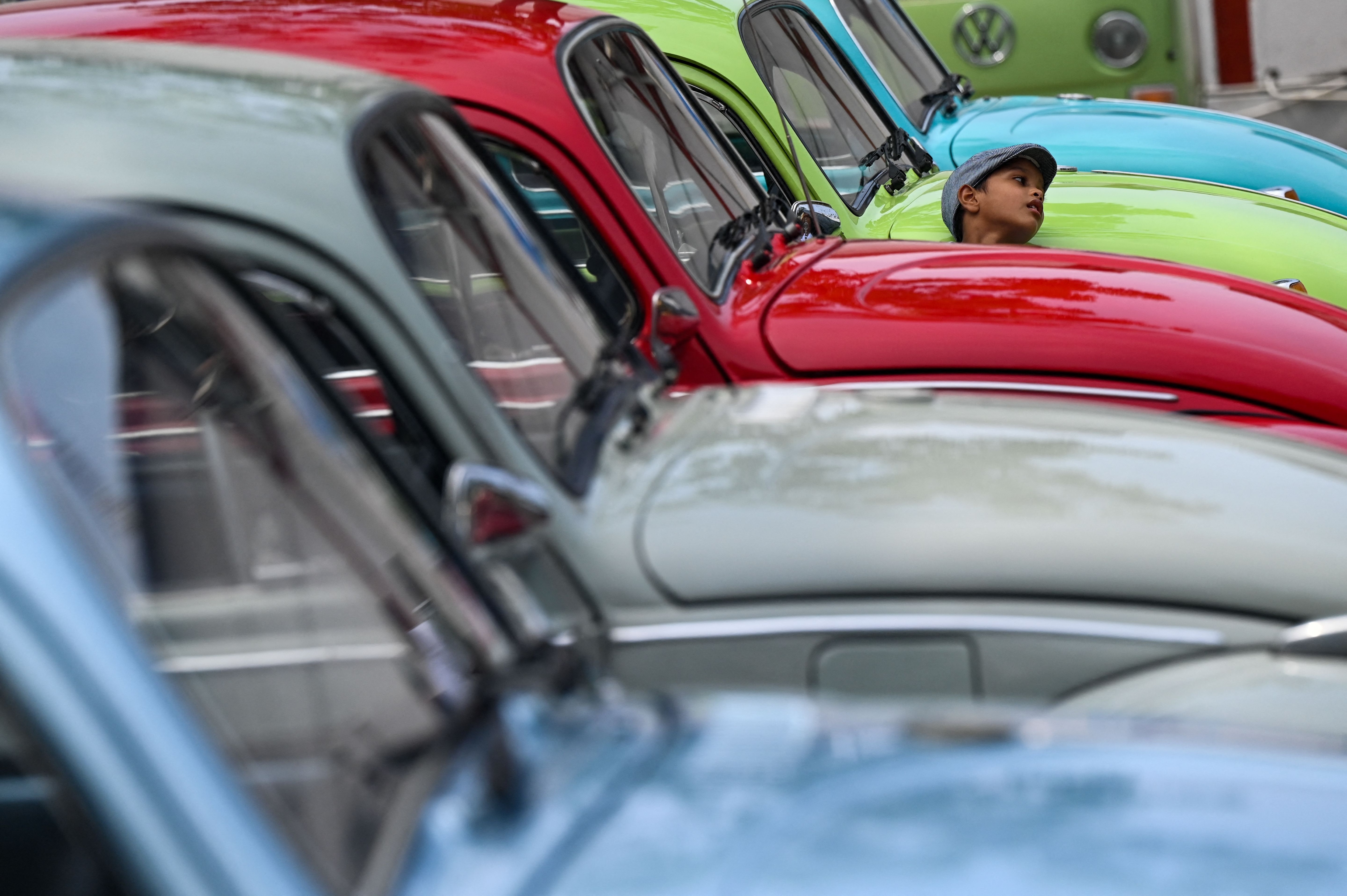 ఈవెంట్​ ఆహ్లాదకర వాతావరణంలో జరిగింది. కొందరు తమ పార్కింగ్​ స్కిల్స్​ని ప్రదర్శించుకుంటే.. మరికొందరు ఈ వింటేజ్​ వాహనాన్ని ఎలా కాపాడుకోవాలనే విషయంపై మాట్లాడుకున్నారు.