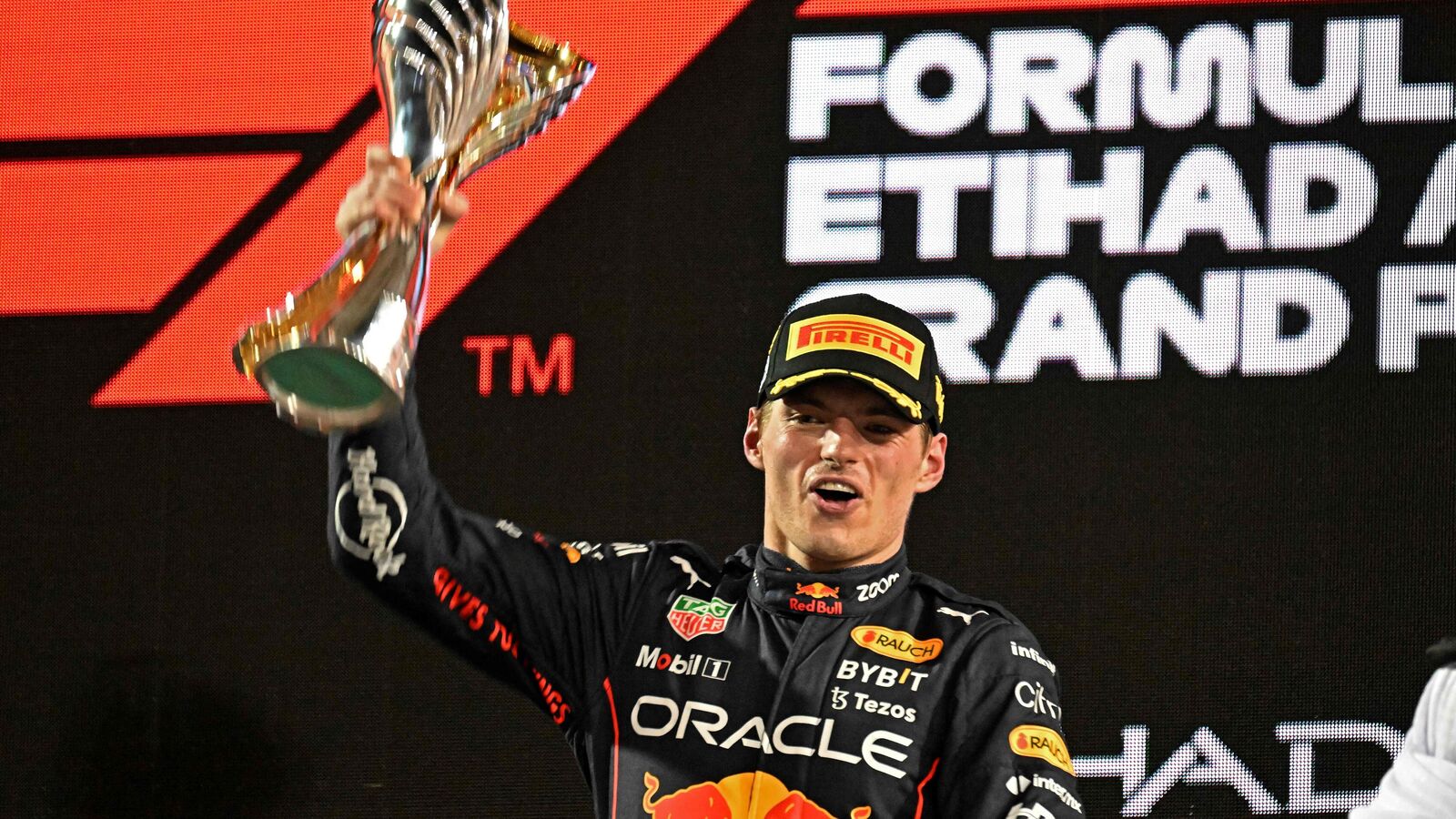 Red Bull's Verstappen wins Japanese GP to edge closer to F1 title