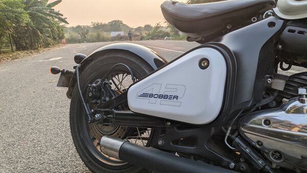 The engine puts out 30 Ps of max power and 32 Nm of peak torque. The engine puts out 30 Ps of max power and 32 Nm of peak torque.