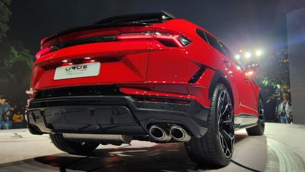 Lamborghini Urus Performante is equipped with standard Akrapovic light titanium sports exhaust.