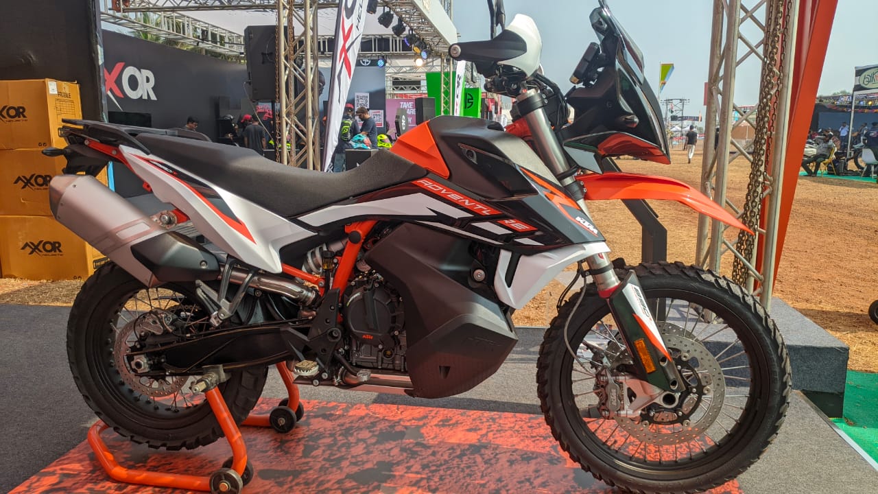 KTM 890 Adventure R has a capacity of 103 hp and 100 Nm from an 889 cc parallel engine