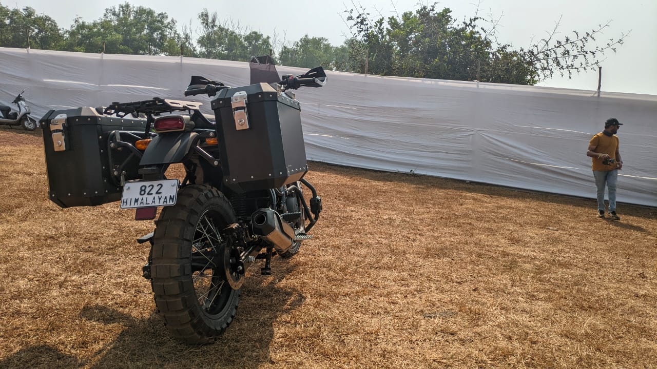 The Royal Enfield Himalayan 822's parallel twin motors deliver 40-50 bhp and 55 Nm of peak torque