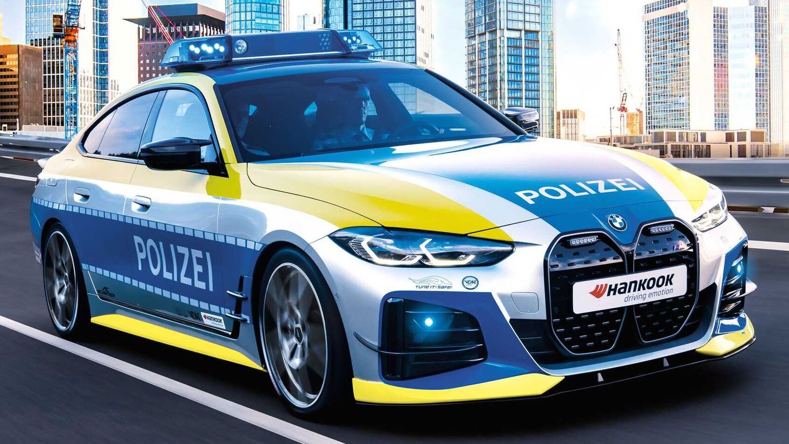 Dieses BMW i4 Polizeiauto wirbt in Deutschland für sicheres Tuning
