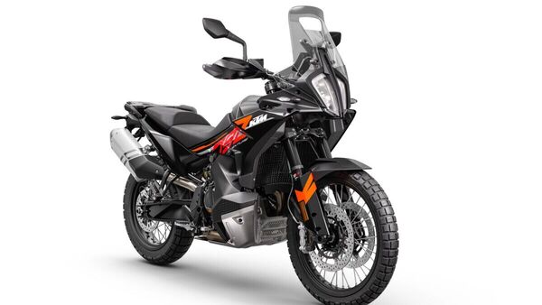 KTM Adventure 790 received many upgrades compared to the previous generation. 