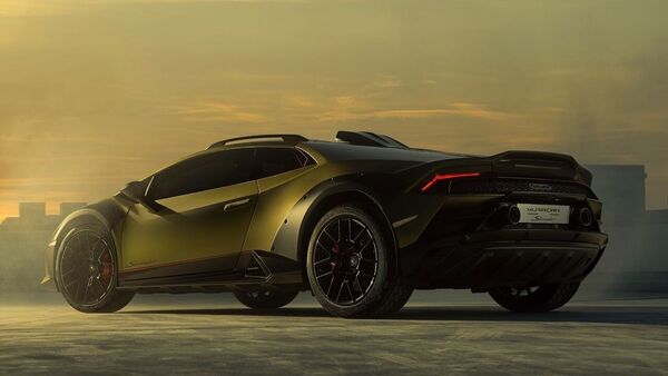 Huracan Sterrato is based on the Huracan EVO. Huracan Sterrato is based on the Huracan EVO.