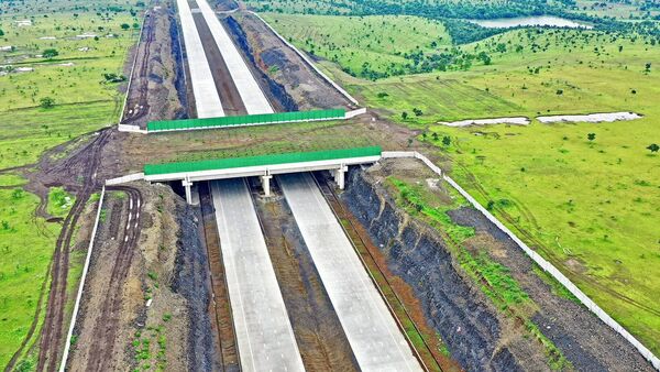 రూ.55,000 కోట్ల వ్యయంతో ఈ 701 కిలోమీటర్ల పొడవైన ఎక్స్‌ప్రెస్‍వే నిర్మితమవుతోంది. (Image: Twitter/Devendra Fadnavis)