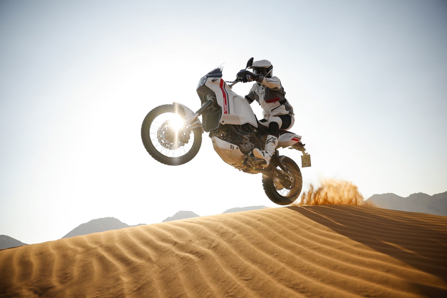The Ducati DesertX gets the 937 cc Ducati Testastretta 11° twin-cylinder unit with desmodromic distribution.
