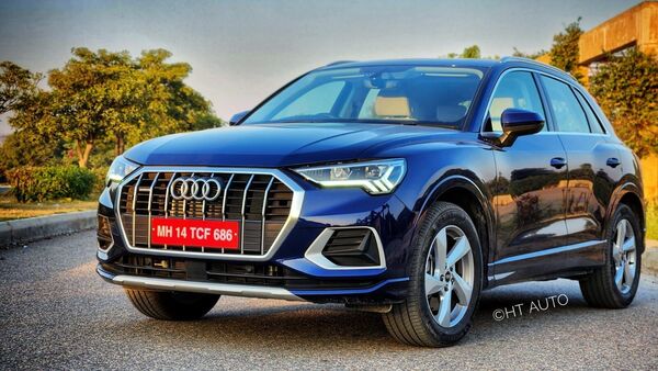 The Q3 deserves its place in the Q family and that is largely thanks to its design elements which resemble bigger siblings like the Q5 and Q7. The big front grille, the large air dams and grey finishes on the face look particularly appealing. The Q3 deserves its place in the Q family and that is largely thanks to its design elements which resemble bigger siblings like the Q5 and Q7. The big front grille, the large air dams and grey finishes on the face look particularly appealing.