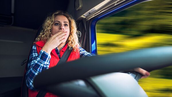 Drowsy driving not only endangers you, but also other passengers and pedestrians (aleksandarlittlewolf/freepik)