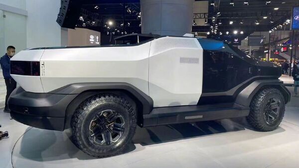 IAT Automobile's IAT T-Mad electric truck is China's answer to the Tesla Cybertruck.