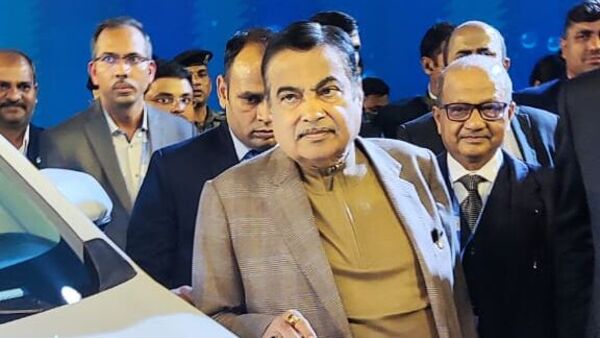 Union Minister Nitin Gadkari poses with the MG Euniq 7 FCEV at the Auto Expo 2023